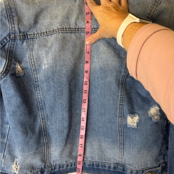 Distressed Denim jacket women’s size Med - Picture 12 of 13